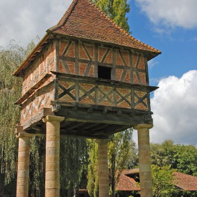 1200px-Pigeonnier_du_moulin_Grand 1200px-Pigeonnier_du_moulin_Grand